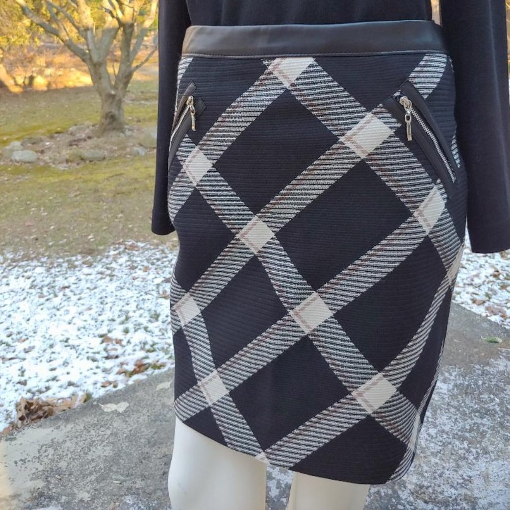 White House Black Market NWT Women's Plaid skirt